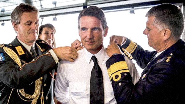 Tim Hofman is BOOS op defensie die de koninklijke familie voortrekt bij eretitels