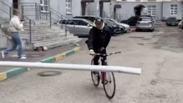 Lifehack: zo rijd je altijd gratis onder een slagboom door!