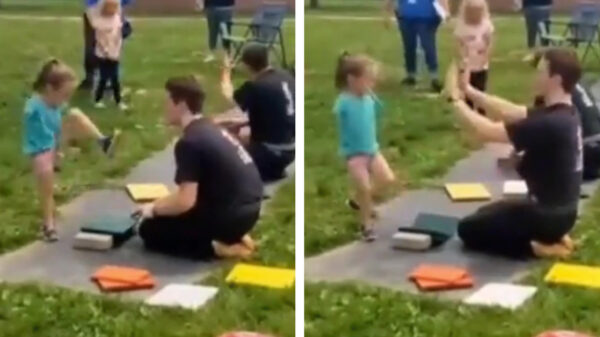 Wie lacht gaat naar de hel: high five!