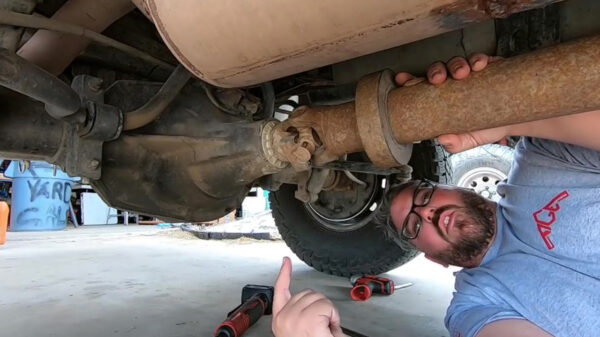 Protip: gebruik altijd je handrem als je een auto-tutorial maakt