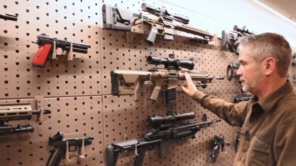 Amerikaanse wapenverzamelaar laat zijn collectie t.w.v. 1 miljoen dollar zien