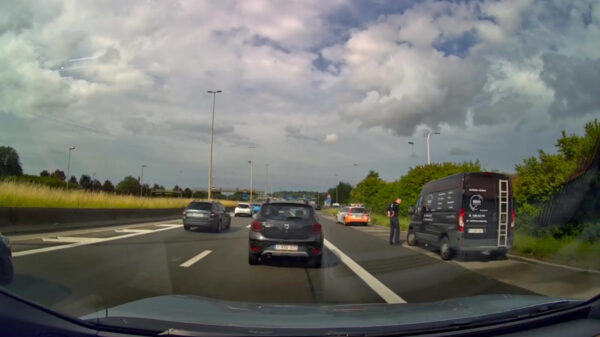 Belgische vluchtstrookrijder maakt tijdens file kennis met de karmapolitie