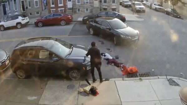 Vrouw probeert man DRIE keer te overrijden tijdens confrontatie in Baltimore