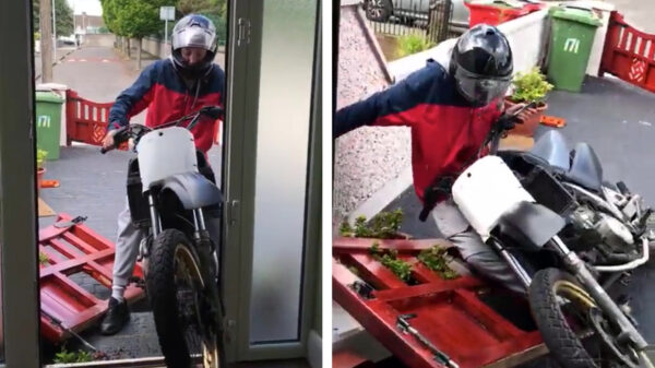 Motorrijder komt letterlijk door voordeur binnen zonder kloppen