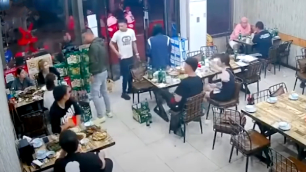Chinese mannen mishandelen vrouwen in restaurant nadat ze worden afgewezen