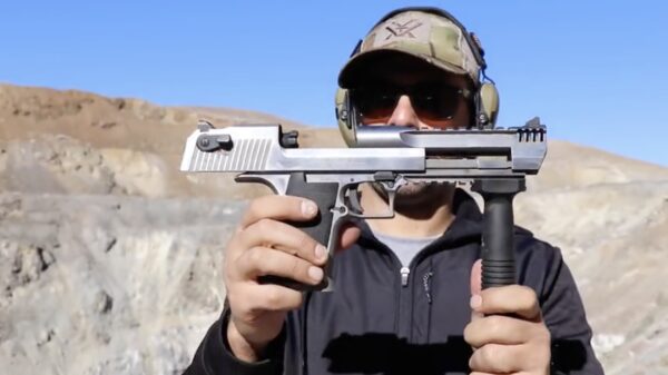 Amerikanen gonna Amerikaan: knallen met een Desert Eagle .50AE Full Auto