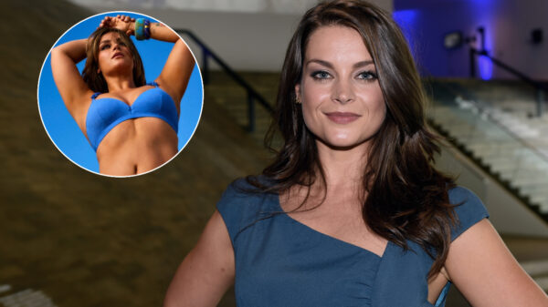 Miljuschka heeft speciaal voor het warme weer haar blauwe bikini aangetrokken