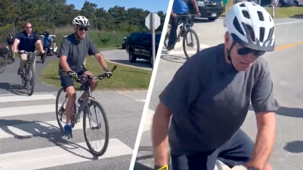 Klats. Joe Biden valt van zijn fiets als hij een aantal fans wil begroeten