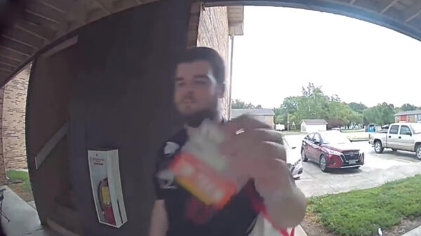 Ben je al eens zo moe geweest dat je de voordeur niet open kreeg met je werkpasje?