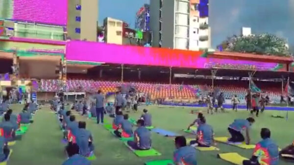 Moslimfundamentalisten verstoren Internationale Yoga-dag omdat yoga "goddeloos" zou zijn