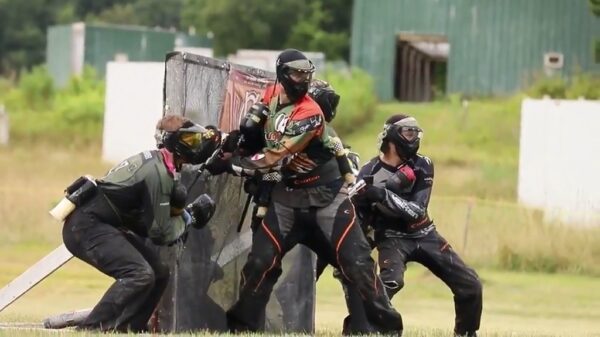 Pro paintballers doen niet moeilijk om een paar verfballetjes meer of minder