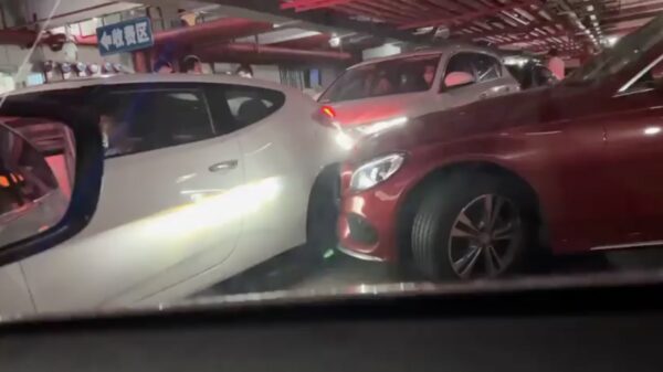 Zo maak je in het verkeer meteen duidelijk dat je er tussen wil