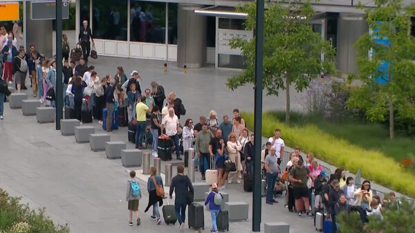 Nondeju: nu ook al urenlang wachten in de rij bij Eindhoven Airport