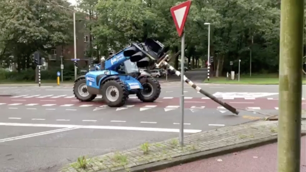 Verwarde man uit Amersfoort gebruikt 'verreiker' om verkeerslicht te slopen