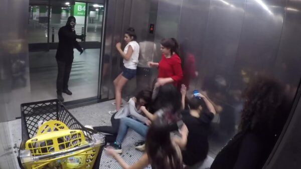 Een ritje in de Elevator of Doom bezorgt mensen levenslange trauma's