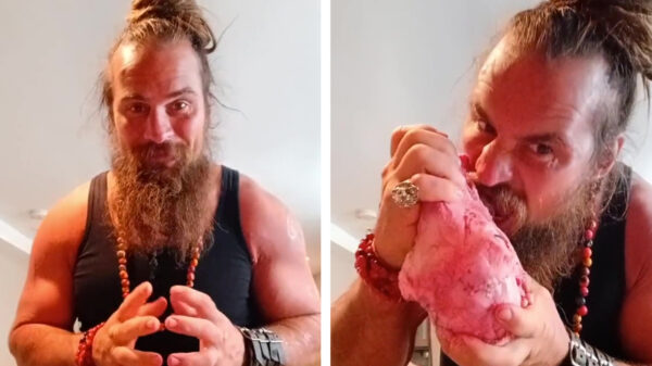 Zelfbenoemd "fleshgod" verslindt even een heerlijk rauw lamsoog