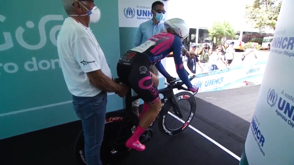 De tijdrit in de Giro d'Italia begon voor Markéta Hájková niet echt soepeltjes