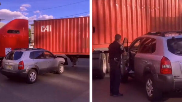 Karen weigert achteruit te gaan en zet vrachtwagen klem op straat