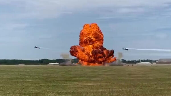 Bestuurder truck met straalaandrijving overleden nadat zijn wagen ontploft tijdens vliegshow
