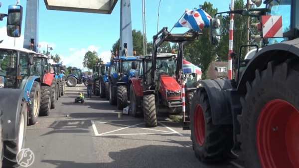 Acties in volle gang: boeren blokkeren distributiecentra, grensovergangen en het mediapark