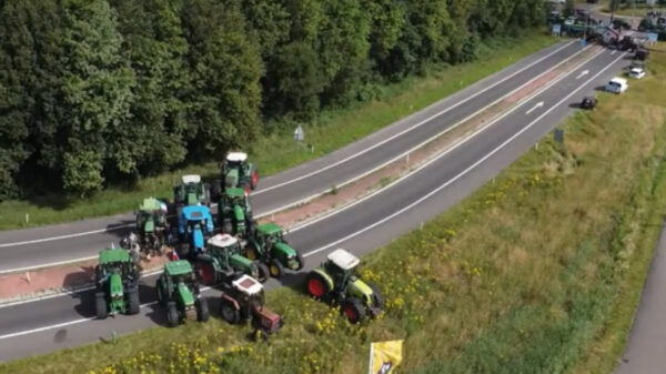 Acties in volle gang: boeren blokkeren distributiecentra, grensovergangen en het mediapark