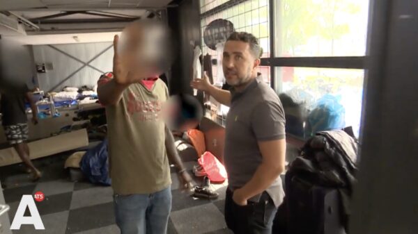 De wereld op z'n kop: ondernemer wordt uit zijn eigen pand gezet door "We Are Here"-krakers