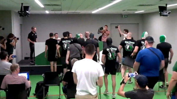 Ultra's van Olimpija Ljubljana verjagen kersverse hoofdtrainer tijdens perspresentatie