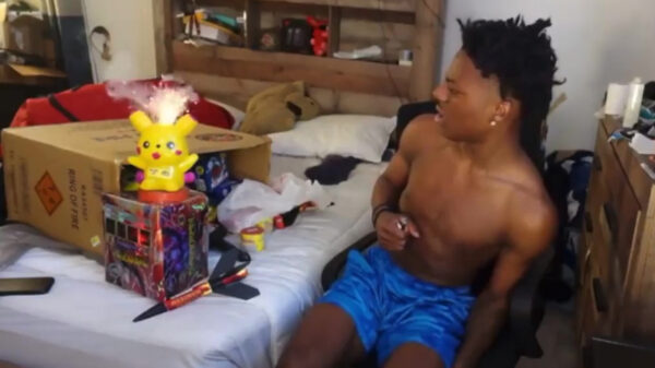 Wat er gebeurt als je siervuurwerk in je slaapkamer afsteekt