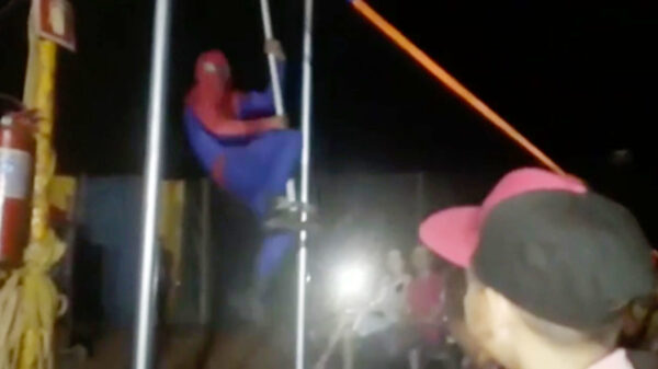 Spoderman heeft de 360-schommel nog niet helemaal onder de knie