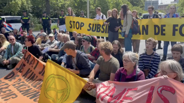 Extinction Rebellion wil A12 platleggen, maar worden na 20 minuten verwijderd