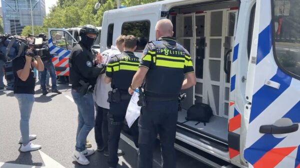 Extinction Rebellion wil A12 platleggen, maar worden na 20 minuten verwijderd