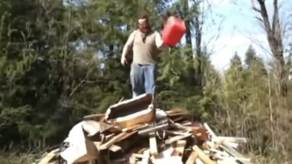 Uit de oude doos: dit is hoe een amateur een kampvuur aansteekt