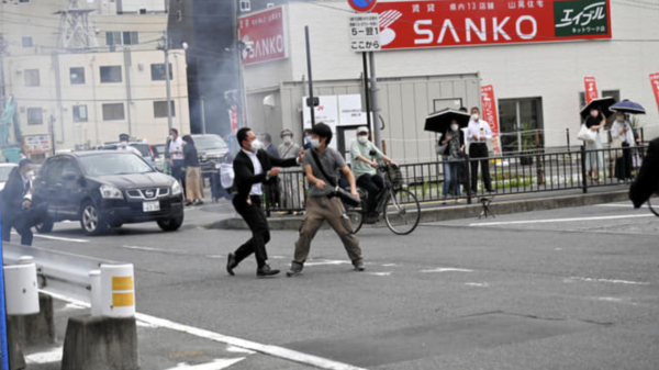 Japanse oud-premier Abe op straat neergeschoten tijdens toespraak