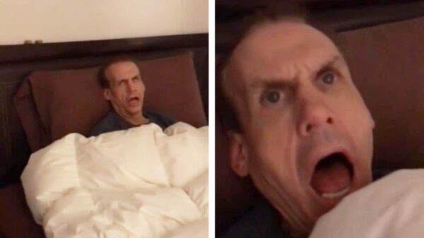 Als je iemand zo hard laat schrikken dat het lijkt alsof 'ie uit de dood ontwaakt