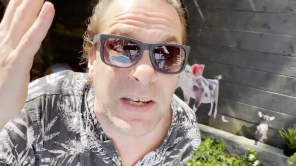 Hans Teeuwen: "De avond werd ontsierd door een man, Freek de Jonge!"