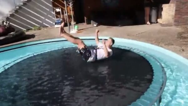 In je zwembad op een trampoline springen, wie wil dat nou niet?