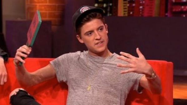 Lil' Kleine krijgt bierdouche in Hengevelde en stapt direct het podium af: "Bedankt voor de 15K!"