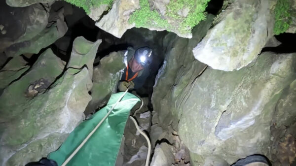 Gat in de grond blijkt 60 meter diep te zijn, tijd voor een ontdekkingstocht