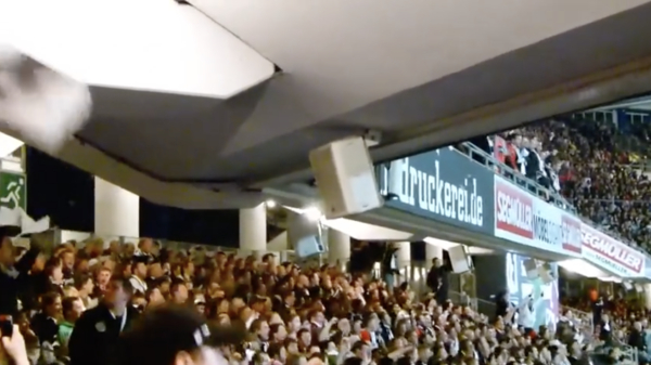 Supporters van ﻿Eintracht Frankfurt testen kwaliteit van het FC Neurenberg-stadion