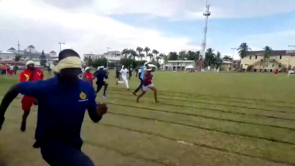 Uit de oude doos: een hardloopwedstrijd met een blinddoek op je harses