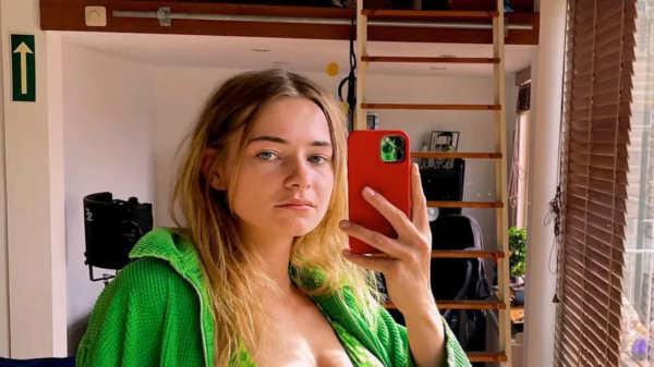 Emma Wortelboer maakt het vandaag nog wat heter in haar groene bikini