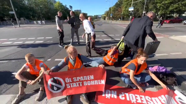 Duitse forenzen hebben helemaal geen tijd voor klimaatactivisten op de weg