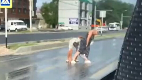 Het is pas ECHT warm als je slippers aan het asfalt blijven plakken