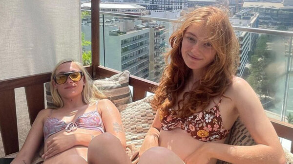 S10 en Froukje pakken 2 miljard likes op een bikinifoto in Barcelona