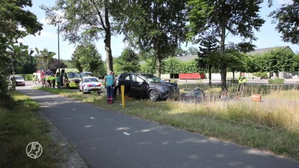 Dode en meerdere gewonden na frontale aanrijding met twee auto's in Laag-Soeren