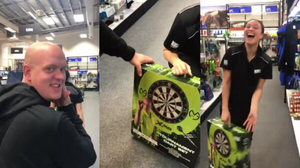Michael van Gerwen trolt verkoopmedewerkster door een dartbord te kopen