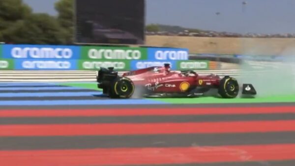 Charles Leclerc schreeuwt het uit als hij weer vanuit leidende positie uitvalt