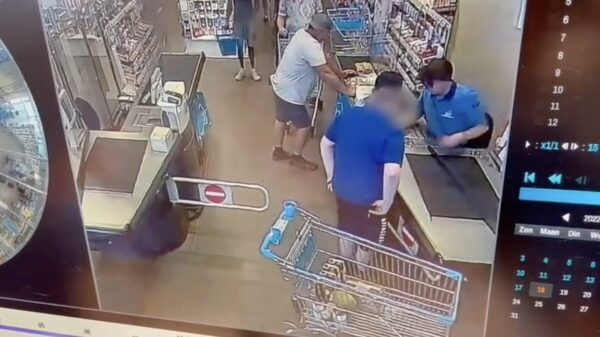 Bolus-dagen bij de Albert Heijn: smeerlap laat zijn grote boodschap achter bij de kassa