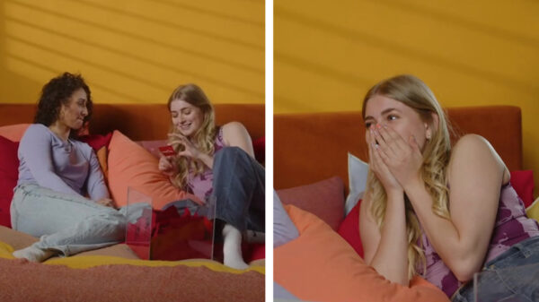 Interview over 'meest ongemakkelijke bed-ervaring' neemt behoorlijk bizarre wending