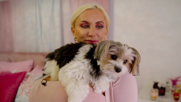 Oma Tammy noemt zichzelf een kruising tussen Barbie en Dolly Parton